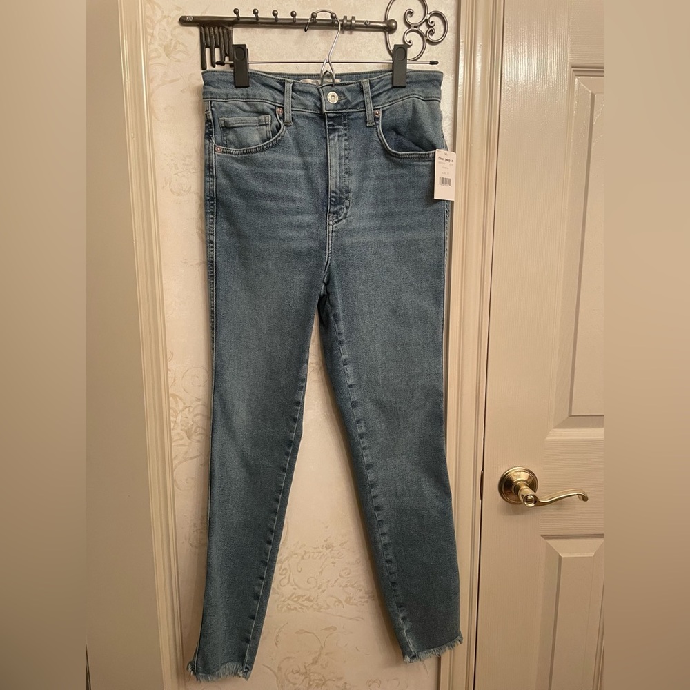 NWT Women’s Free People Frayed-Hem Skinny Ankle Jeans - Size 30